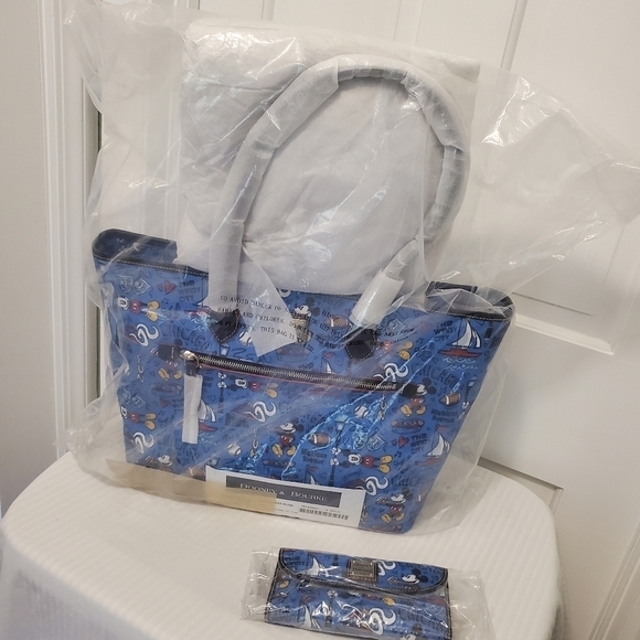 NWT Disney Dooney & Bourke "Chicago" Shopper Tote & Wallet Set, collector's - Picture 2 of 12